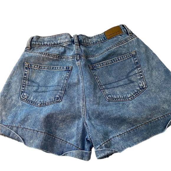 American eagle mom shorts EUC. Size 6 - Picture 2 of 3